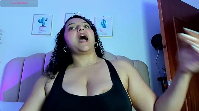 Snapshot of _aithanaa_ chatting on September 27, 8:16 pm  aithanaa  online show from September 27, 8:16 pm