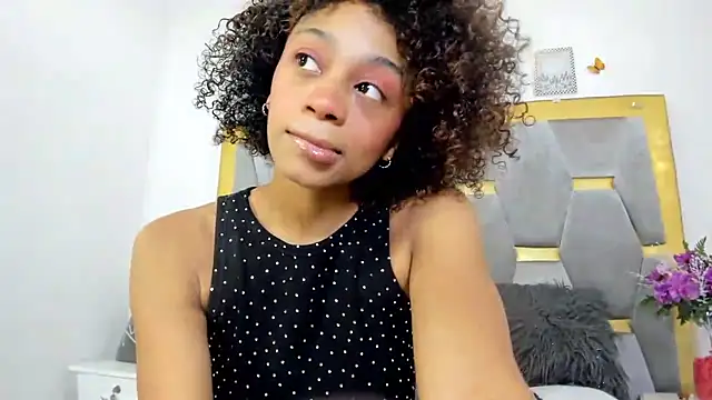 Snapshot of AliyahBrowns chatting on October 19, 10:56 pm AliyahBrowns online show from October 19, 10:56 pm