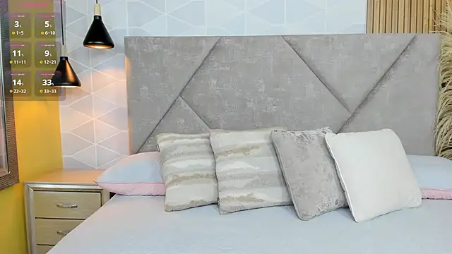 Snapshot of Jade_Whisper chatting on October 8, 1:43 am Jade Whisper online show from October 8, 1:43 am