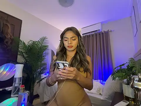 underratedGIRLS online show from September 12, 12:45 pm