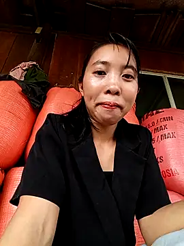 Snapshot of emaame68 chatting on October 3, 6:40 am emaame68 online show from October 3, 6:40 am