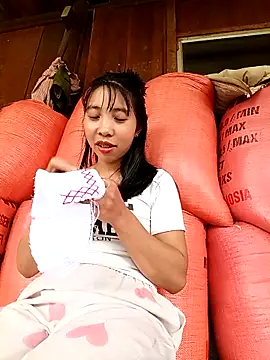 Snapshot of emaame68 chatting on October 9, 6:50 am emaame68 online show from October 9, 6:50 am