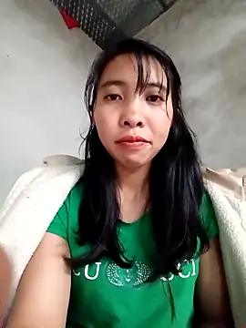 Snapshot of emaame68 chatting on October 1, 6:18 am emaame68 online show from October 1, 6:18 am