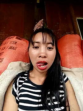 Snapshot of emaame68 chatting on October 6, 6:19 am emaame68 online show from October 6, 6:19 am