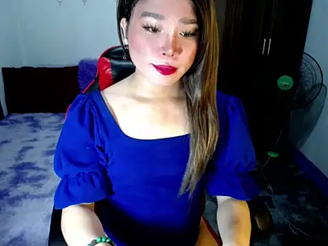 Urassiansweetcummer online show from November 15, 3:29 am