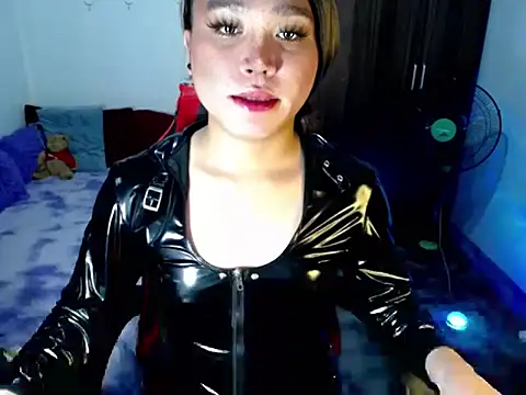 Urassiansweetcummer online show from April 2, 9:34 pm