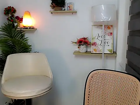 lovely sofiaxx online show from December 19, 1:21 am