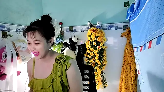 Snapshot of emgaixinhngoan chatting on September 20, 3:05 am emgaixinhngoan online show from September 20, 3:05 am