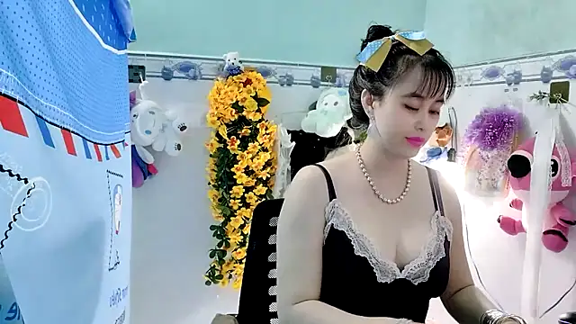 Snapshot of emgaixinhngoan chatting on October 10, 3:28 pm emgaixinhngoan online show from October 10, 3:28 pm