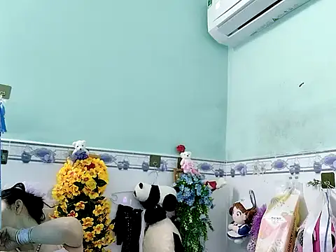 Snapshot of emgaixinhngoan chatting on October 8, 10:19 am emgaixinhngoan online show from October 8, 10:19 am