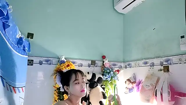 Snapshot of emgaixinhngoan chatting on October 4, 2:06 am emgaixinhngoan online show from October 4, 2:06 am