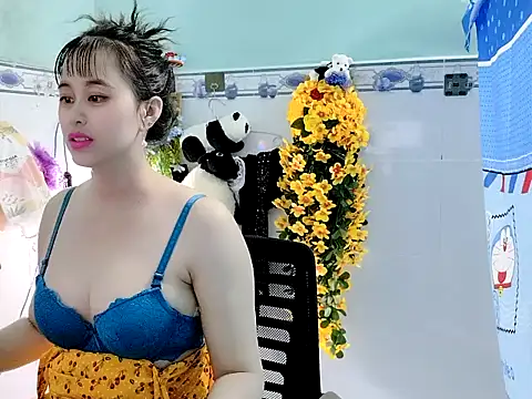 Snapshot of emgaixinhngoan chatting on September 18, 12:42 am emgaixinhngoan online show from September 18, 12:42 am