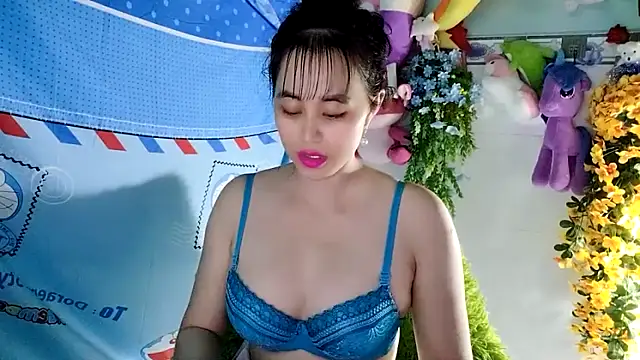 Snapshot of emgaixinhngoan chatting on October 16, 4:09 pm emgaixinhngoan online show from October 16, 4:09 pm