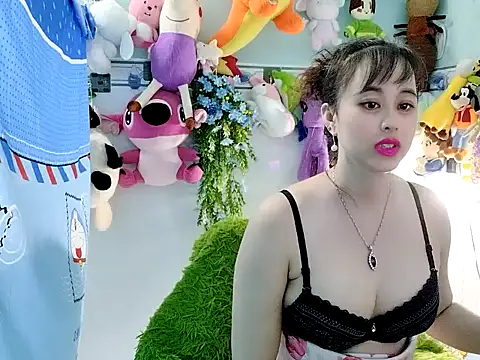 Snapshot of emgaixinhngoan chatting on October 14, 12:52 pm emgaixinhngoan online show from October 14, 12:52 pm