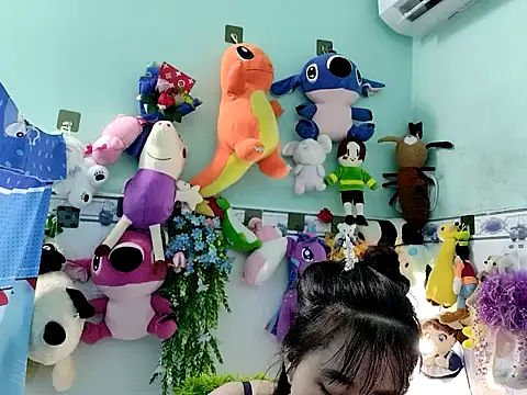 Snapshot of emgaixinhngoan chatting on October 27, 4:35 pm emgaixinhngoan online show from October 27, 4:35 pm