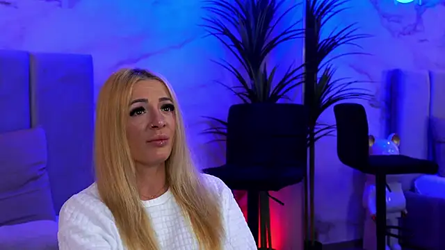 Izabellle02 online show from April 2, 3:48 am