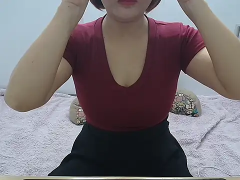 Snapshot of Amiee_Showhottie chatting on October 22, 1:32 am Amiee Showhottie online show from October 22, 1:32 am