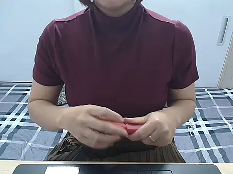 Snapshot of Amiee_Showhottie chatting on October 27, 1:34 am Amiee Showhottie online show from October 27, 1:34 am