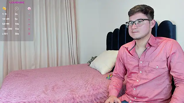 Snapshot of CameronyMartinn chatting on September 16, 3:25 am CameronyMartinn online show from September 16, 3:25 am