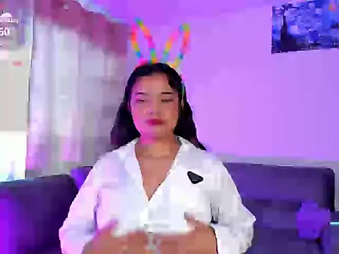 Shophie thoopson online show from October 31, 11:58 am