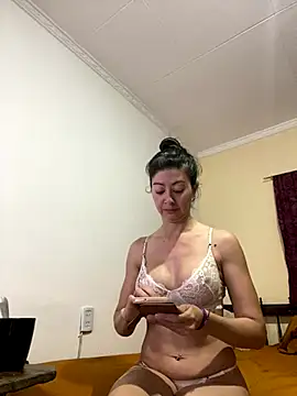 Snapshot of aphrodite_sexy chatting on October 29, 2:53 pm aphrodite sexy online show from October 29, 2:53 pm