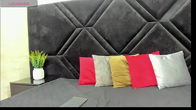 Dantzel  online show from April 8, 7:49 pm