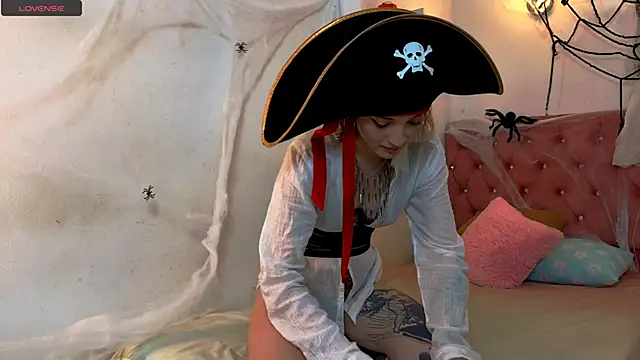 Snapshot of Kyra_Honey chatting on October 31, 8:46 pm Kyra Honey online show from October 31, 8:46 pm