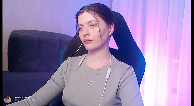 cute elfy  online show from December 16, 2:01 pm