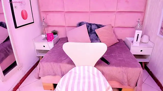 Janah Myers online show from December 15, 2:33 pm