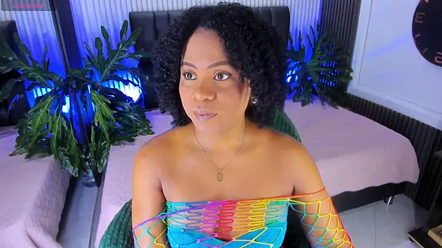 Snapshot of AriebonyBrooke chatting on October 22, 11:37 am AriebonyBrooke online show from October 22, 11:37 am