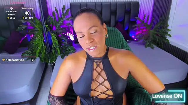 Snapshot of AriebonyBrooke chatting on October 9, 11:58 am AriebonyBrooke online show from October 9, 11:58 am