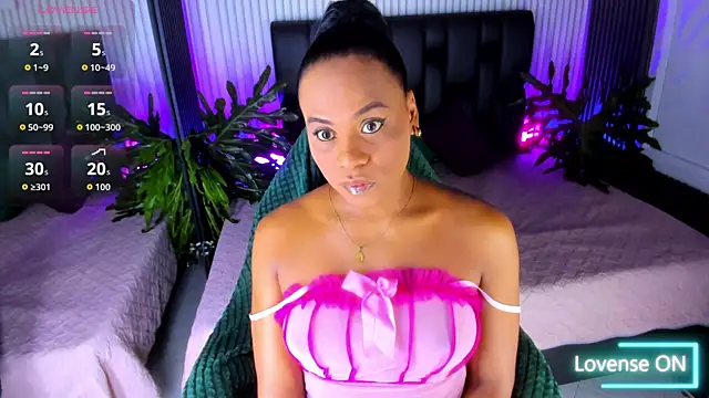 Snapshot of AriebonyBrooke chatting on October 15, 11:46 am AriebonyBrooke online show from October 15, 11:46 am