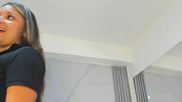 Wonderkloe  online show from February 15, 1:19 am