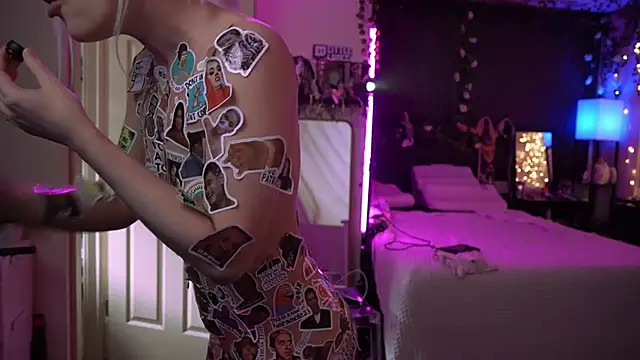 littlelune online show from October 18, 9:16 pm