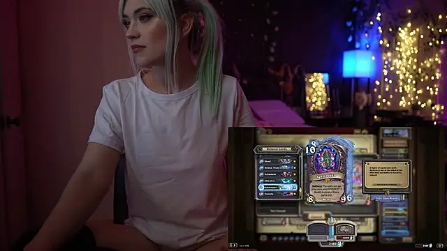 littlelune online show from October 1, 2:38 am