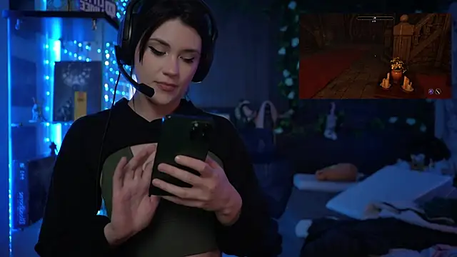 littlelune online show from January 7, 3:10 am