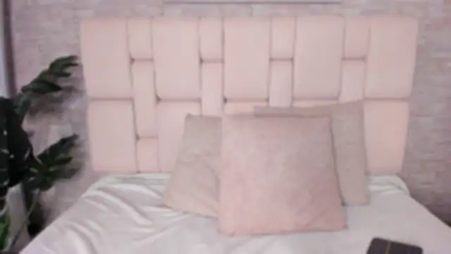 Snapshot of estefanyy_ chatting on September 29, 12:21 pm estefanyy online show from September 29, 12:21 pm