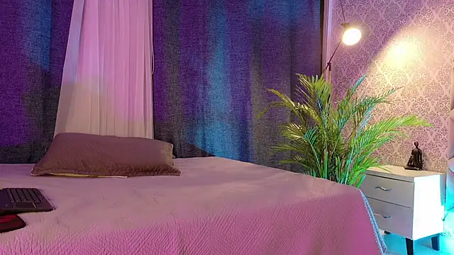 BeccaReedd online show from September 23, 3:15 am