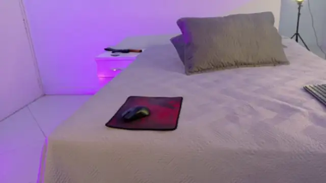 BeccaReedd online show from October 10, 3:22 am