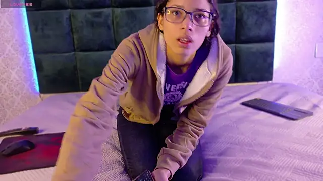 BeccaReedd online show from October 7, 3:00 am