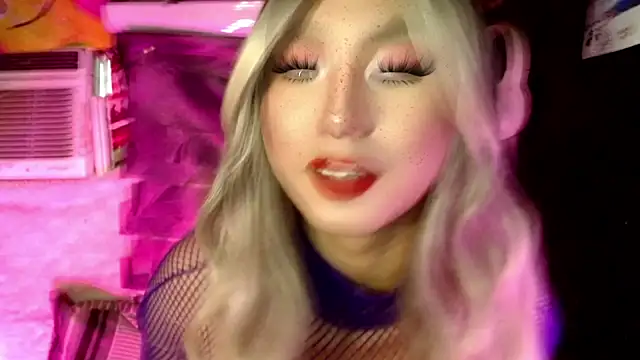 UrhotlucyTS online show from December 16, 7:25 am