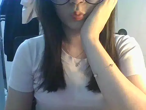 Linzly online show from November 16, 5:02 pm