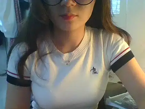 Snapshot of Linzly chatting on October 14, 3:20 am Linzly online show from October 14, 3:20 am