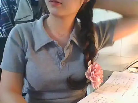 Snapshot of Linzly chatting on October 19, 2:35 am Linzly online show from October 19, 2:35 am