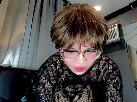 Snapshot of rian_shemale chatting on October 24, 10:50 pm rian shemale online show from October 24, 10:50 pm