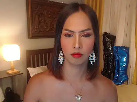 Snapshot of Nathalieheartt chatting on October 13, 1:52 am Nathalieheartt online show from October 13, 1:52 am