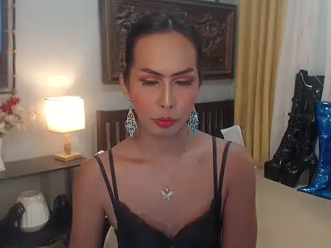 Nathalieheartt online show from November 18, 3:18 am