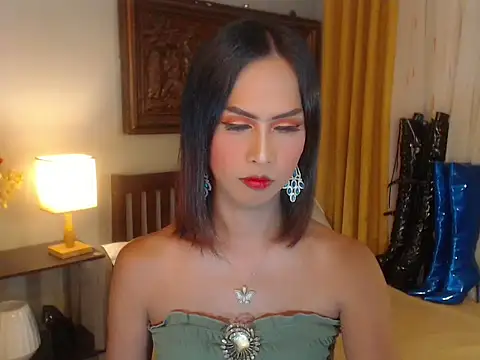 Snapshot of Nathalieheartt chatting on October 5, 1:43 am Nathalieheartt online show from October 5, 1:43 am