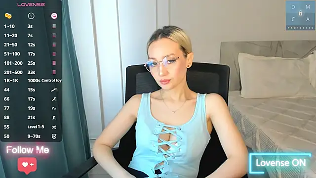 Snapshot of MinaDiamondd chatting on October 6, 3:23 am MinaDiamondd online show from October 6, 3:23 am