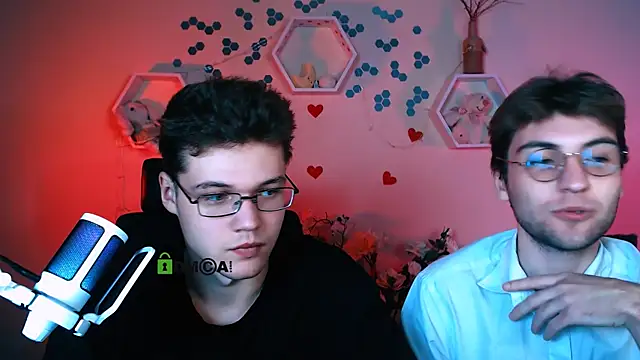 lucas long  online show from October 17, 7:50 pm